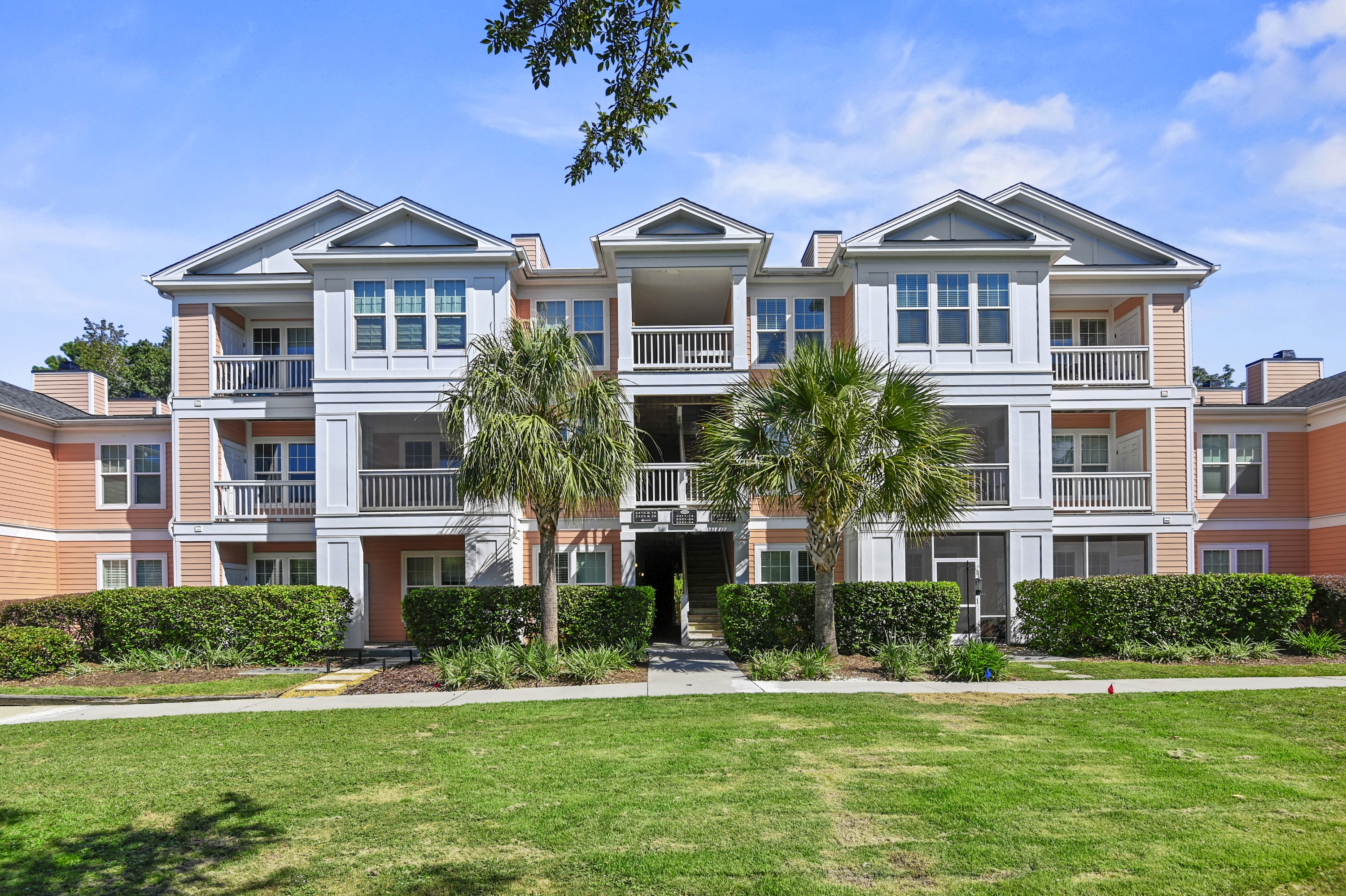 2234 Chatelain Way - 1